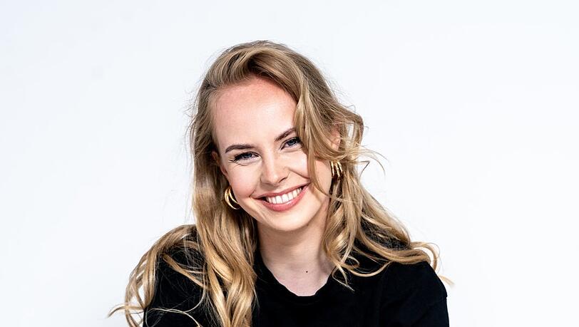 Mit nur 26 Jahren ist Clara Lösel das Sprachrohr einer ganzen Generation. Was sie vermittelt: Lesen und Gedichte machen Spaß!