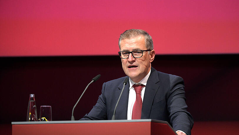 FCB-Finanzvorstand Jan-Christian Dreesen konnte bei der Jahreshauptversammlung von einem Millionengewinn im Geschäftsjahr 2021/22 berichten.