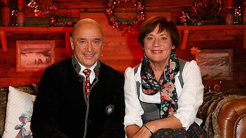 Ein Bild aus glücklichen Zeiten: Christian Neureuther und Rosi Mittermaier 2015 in einer Weihnachtssendung.