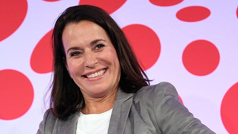 Anne Will moderierte von 1999 bis 2001 die "Sportschau". Anne Will moderierte von 1999 bis 2001 die "Sportschau".