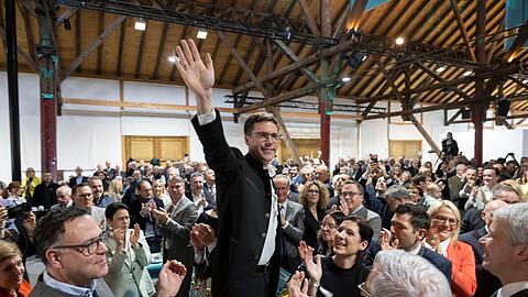 Unerm&uuml;dlich tourte Hagel im Wahlkampf durch Festzelte wie Betriebshallen. (Archivbild)
