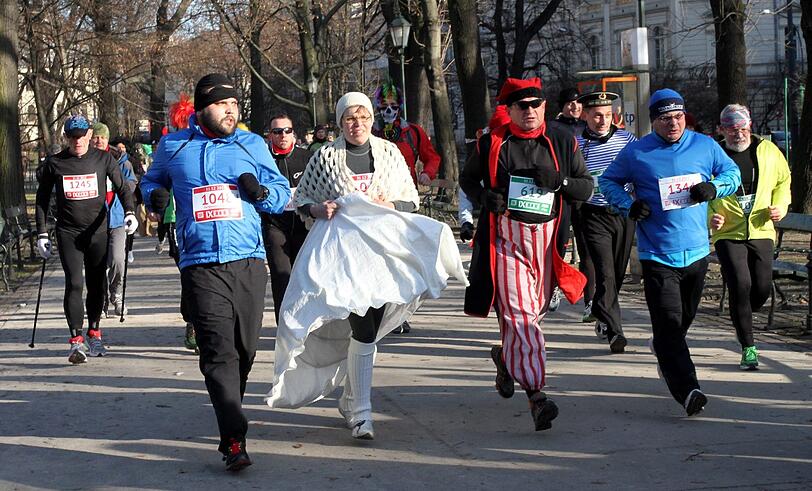Ein skurriles Läufer-Outfit ist Pflicht beim Krakauer Silvester-Lauf.