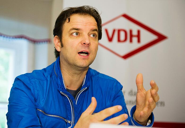 Martin Rütter am 22. Mai auf dem Podium des Verbandes für das Deutsche Hundewesen (VDH) in München.