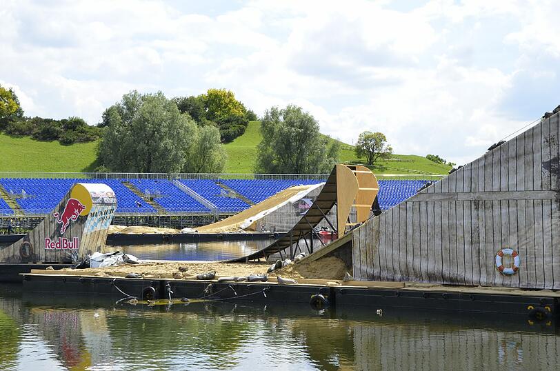 Sehen Sie hier weitere Bilder von der Strecke waghalsigen X-Fighters-Strecke auf dem Olympiasee!