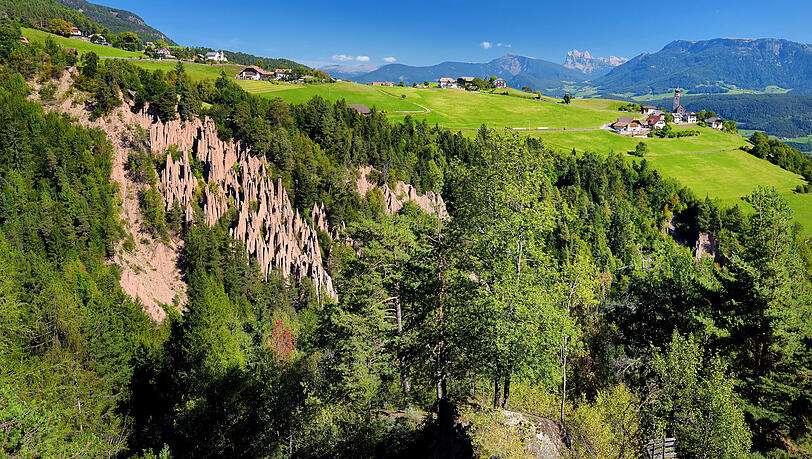 Zu den Highlights auf der Wanderung gehören die höchsten Erdpyramiden Europas bei Bozen. Zu den Highlights auf der Wanderung gehören die höchsten Erdpyramiden Europas bei Bozen.