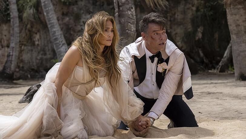 "Shotgun Wedding - Ein knallhartes Team": Die Traumhochzeit unter Palmen hatten sich Darcy (Jennifer Lopez, l.) und Tom (Josh Duhamel) anders vorgestellt.