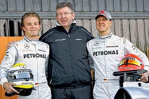 Teamchef Ross Brawn (Mitte) mit den Piloten Michael Schumacher (r.) und Nico Rosberg.