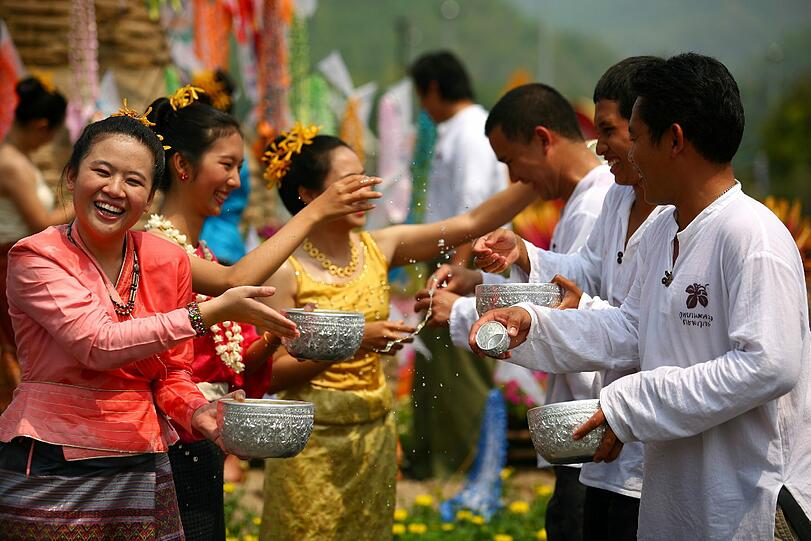 Die Bilder vom großen Songkran-Fest in Bangkok, deer größten Wasserparty der Welt.