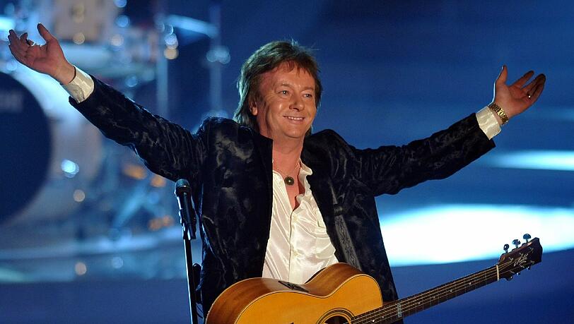 Doch wer zum Teufel ist eigentlich diese Alice? Seit 1977 gibt es den Hit der britischen Band Smokie von ihrem "Greatest Hits"-Album: "Living Next Door to Alice". Ob es an den jährlichen Oktoberfest-Gesängen liegt, dass der Song nach wie vor als erfolgreichstes Lied der Band gilt? Im Bild: Sänger Chris Norman, der die Band später verließ. Doch wer zum Teufel ist eigentlich diese Alice? Seit 1977 gibt es den Hit der britischen Band Smokie von ihrem "Greatest Hits"-Album: "Living Next Door to Alice". Ob es an den jährlichen Oktoberfest-Gesängen liegt, dass der Song nach wie vor als erfolgreichstes Lied der Band gilt? Im Bild: Sänger Chris Norman, der die Band später verließ.