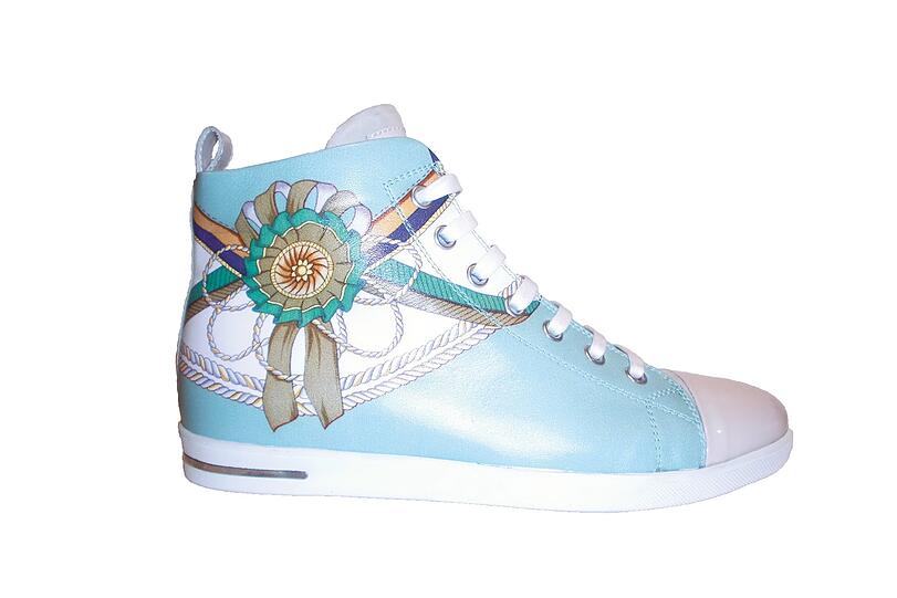 Turnschuhe gibt&rsquo;s im Retro-Look oder ganz modern.