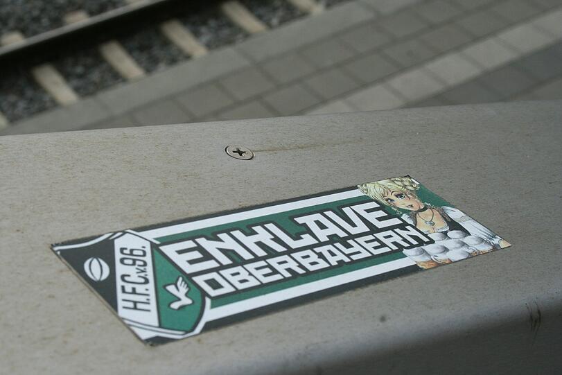 "Enklave Oberbayern" mit ordentlich Hüttnholz und Bier.