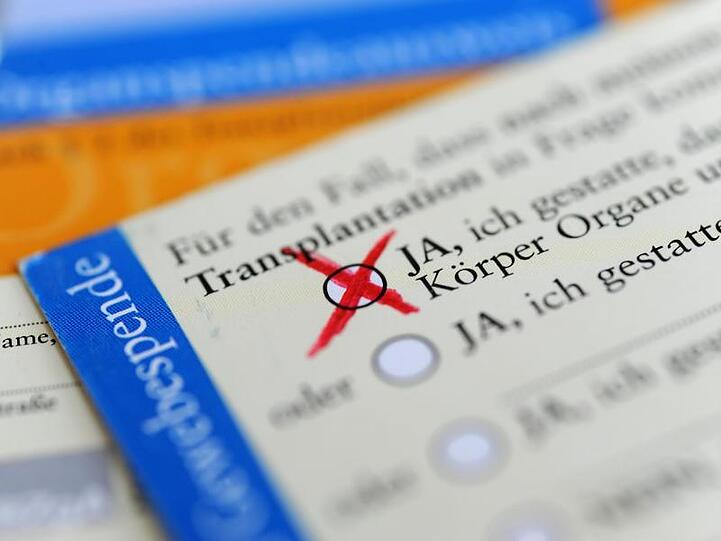 Über das Organspendesystem in Deutschland wird viel debattiert.
