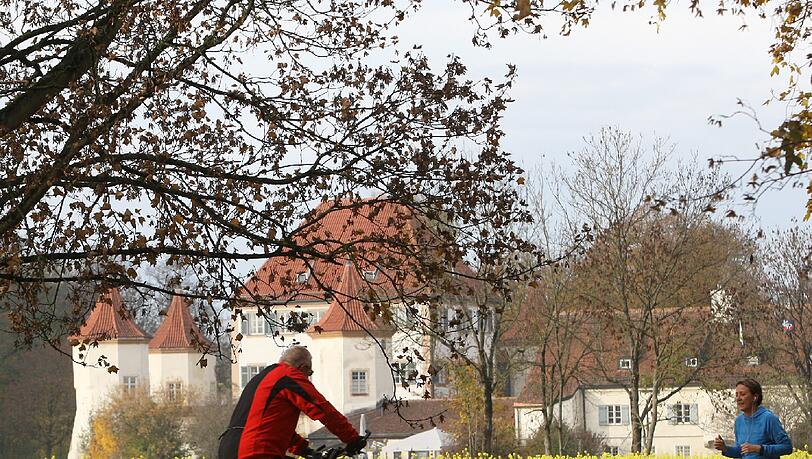 Schloss Blutenburg im Stadtteil Pasing/Obermenzing: Hier im Westen der Stadt werden zurzeit mehrere Neubauprojekte mit Wohnungen errichten. Schloss Blutenburg im Stadtteil Pasing/Obermenzing: Hier im Westen der Stadt werden zurzeit mehrere Neubauprojekte mit Wohnungen errichten.