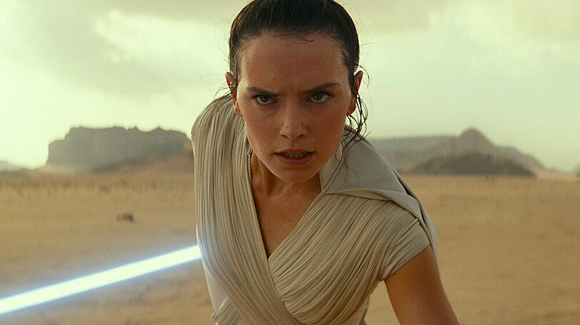 Rey (Daisy Ridley) bekommt es in "Star Wars: Der Aufstieg Skywalkers" wohl nicht nur mit ihrem Erzfeind Kylo Ren zu tun