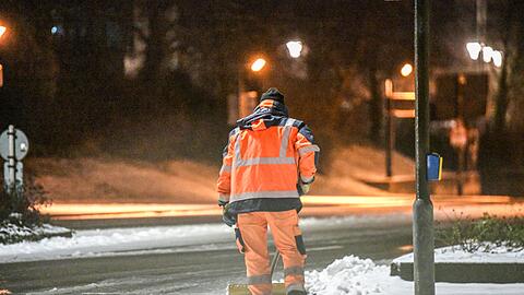 Winterdienst in Aalen: Auch die Fußgängerwege werden von Schnee befreit.