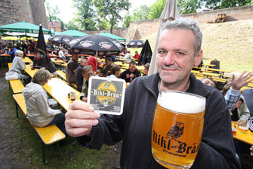 Bier-Profi Boris schmeckt das Helle von Nikl...