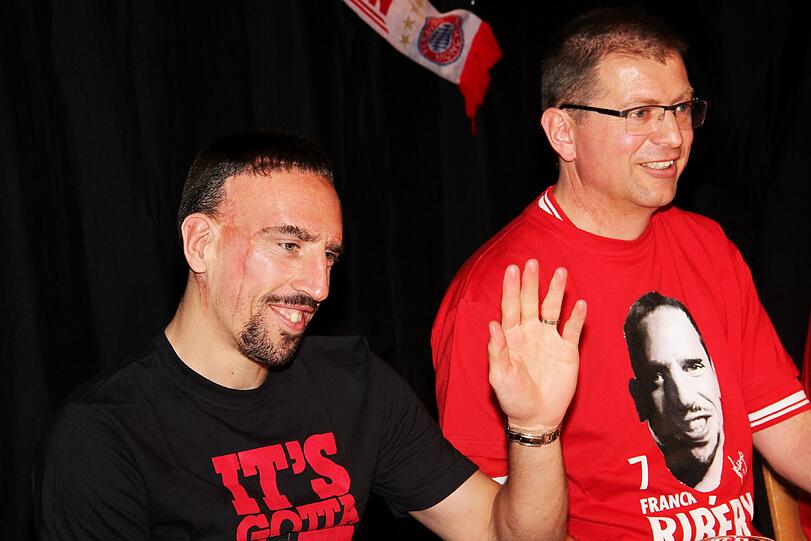 Franck Ribery reiste in extravagantem Outfit nach Tinningen zu "De Rot-Weißn Tinninger"