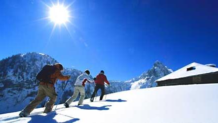 Die Entdeckung der Langsamkeit: Schneeschuh-Wandern in Gstaad Die Entdeckung der Langsamkeit: Schneeschuh-Wandern in Gstaad
