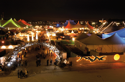 Seit dem 23. November findet auf der Theresienwiese wieder das Winter-Tollwood statt. Die AZ zeigt in der Bildergalerie die schönsten Festival-Impressionen.
