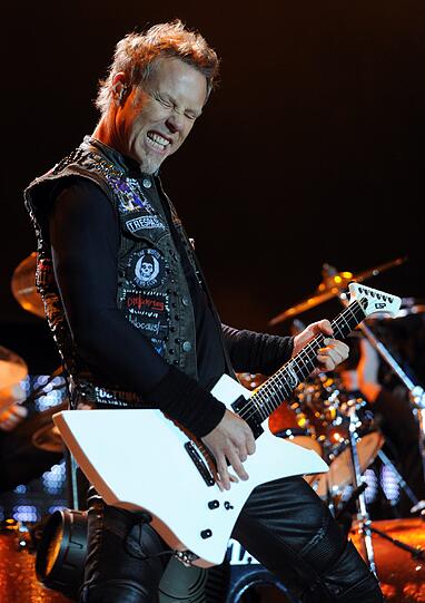 Heiße Rocker, wilde Punks und johlende Fans - auf den beiden Festivals Rock im Park und Rock am Ring feierten über 100.000 Rockfans am Wochenende ihre Lieblingsband. Unter anderem mit dabei: Metallica, Die Toten Hosen, The Ting Tings und Rapper Cro.