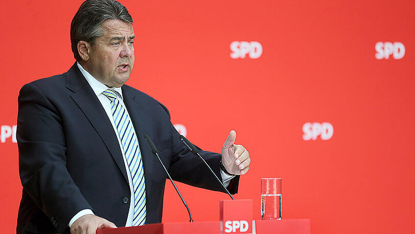 Nur 35 Prozent der befragten SPD-Mitglieder sehen in Sigmar Gabriel den besten Kanzlerkandidaten. Nur 35 Prozent der befragten SPD-Mitglieder sehen in Sigmar Gabriel den besten Kanzlerkandidaten.