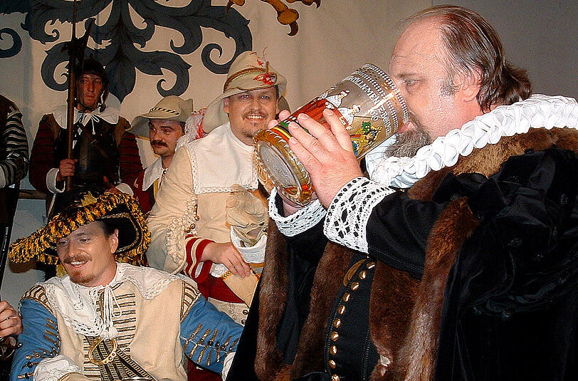 Der Meistertrunk: Das Bühnenstück in Rothenburg ob der Tauber feierte 1881 Premiere und erinnert alljährlich an Pfingsten an die Rettung der Stadt vor dem katholisch-kaiserlichen Heer im Jahr 1631.