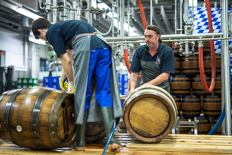 So schaut&rsquo;s aus, wenn bei Hofbräu das Bier für die Oide Wiesn abgefüllt wird. Für ihre Arbeit wollen die Brauer mehr Geld.