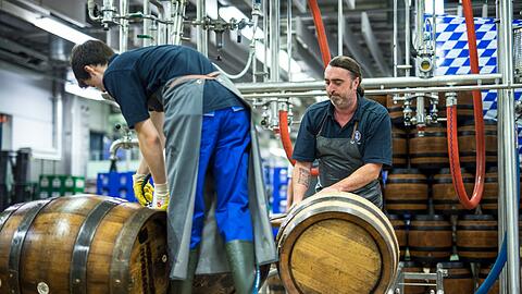 So schaut&rsquo;s aus, wenn bei Hofbräu das Bier für die Oide Wiesn abgefüllt wird. Für ihre Arbeit wollen die Brauer mehr Geld.