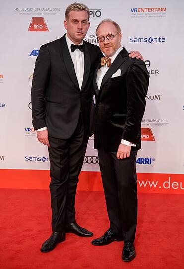 Schauspieler Sebastian Bezzel (l) und Simon Schwarz
