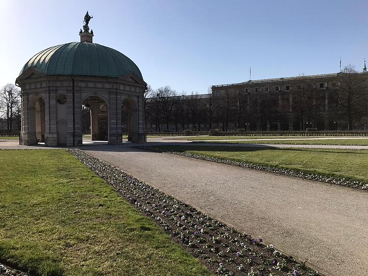 Ähnlich menschenleer zeigt sich der Hofgarten am Samstagvormittag.