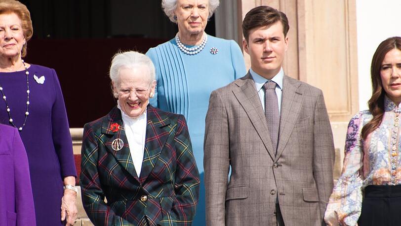 Königin Margrethe II. mit Enkel Kronprinz Christian bei ihrem 85. Geburtstag im April.
