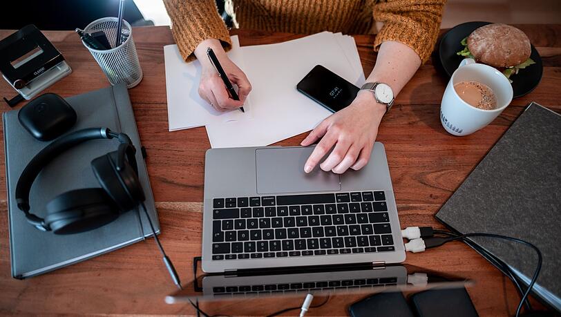 Künstliche Intelligenz ändert den Arbeitsalltag auch in den sogenannten MINT-Berufen erheblich. (Symbolbild) Künstliche Intelligenz ändert den Arbeitsalltag auch in den sogenannten MINT-Berufen erheblich. (Symbolbild)