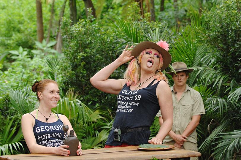 Georgina kann (noch) lachen, als Olivia ihre Zunge präsentiert: Alles aufgegessen, sie hat es schon geschafft.