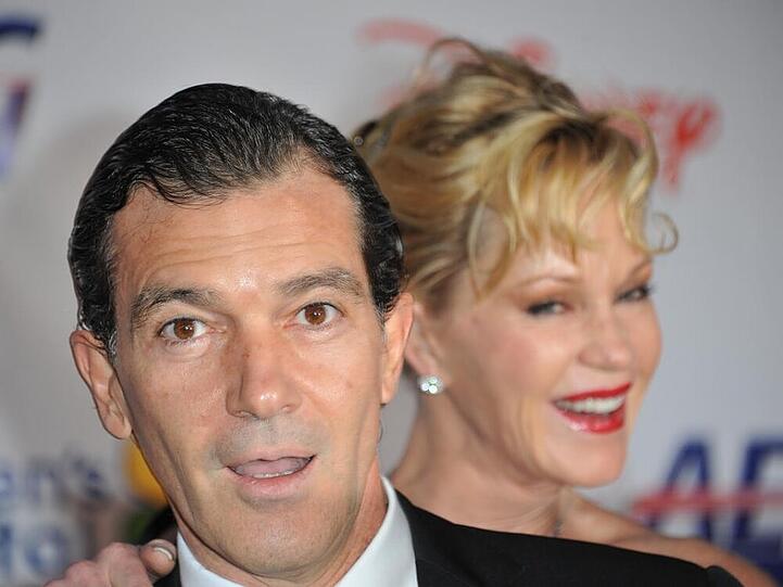 Sie kleidet ihn ein: Antonio Banderas mit Ehefrau Melanie Griffith