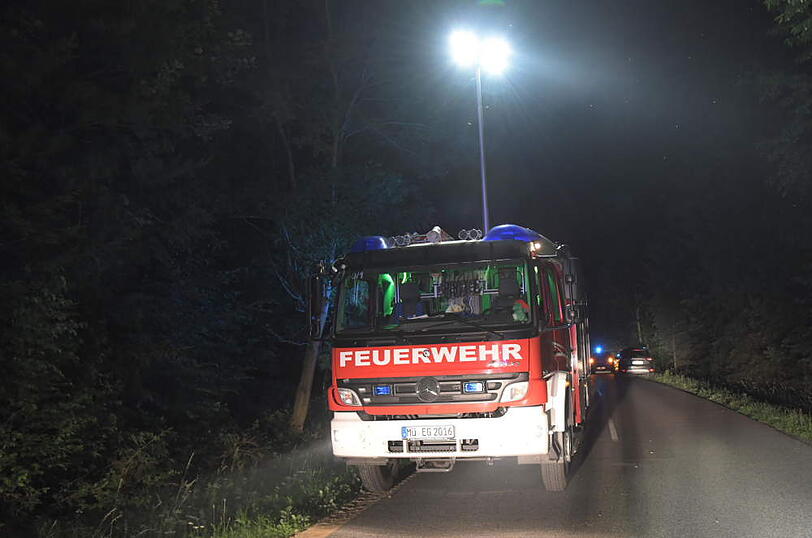 Tödlicher Unfall: Münchner verliert Kontrolle über den Erlkönig - Beifahrerin stirbt.