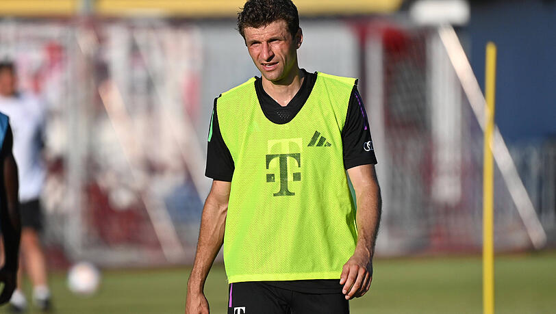 Der angeschlagene Thomas Müller wird nicht mit dem FC Bayern nach Asien reisen. Der angeschlagene Thomas Müller wird nicht mit dem FC Bayern nach Asien reisen.