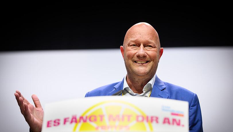Thüringens Ex-Kurzzeitministerpräsident Thomas Kemmerich verlässt die FDP. (Archivbild)