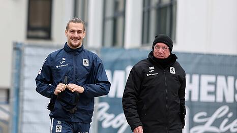 Der L&ouml;wen-Dompteur und seine Geheimwaffe: Markus Kauczinski (r.) schlie&szlig;t mit Blick auf St&uuml;rmer Sigurd Haugen und das Spiel gegen Alemannia Aachen &bdquo;etwas Verr&uuml;cktes&ldquo; nicht kategorisch aus.