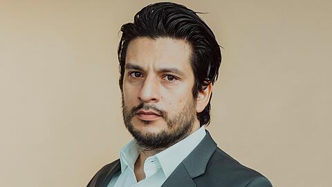 Francisco Medina ist wieder als Maximilian von Altenburg in "Alles was z&auml;hlt" zu sehen.