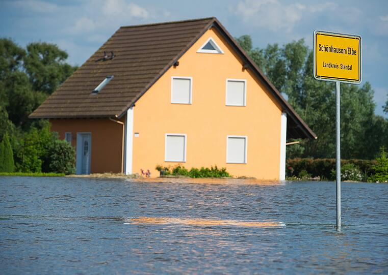 Aktuelle Flutbilder: Vor allem in Norddeutschland bleibt die Lage angespannt.