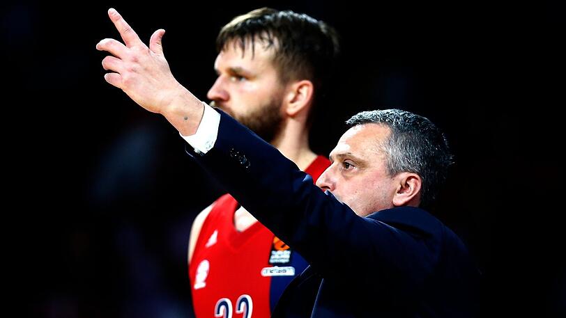 In Istanbul gefordert: Radonjic (r.) und Barthel.