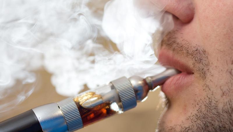 Nach Hunderten Notrufen wegen Vergiftung durch sogenannte Liquids von E-Zigaretten mahnen Experten eine kindersichere Aufbewahrung an. Nach Hunderten Notrufen wegen Vergiftung durch sogenannte Liquids von E-Zigaretten mahnen Experten eine kindersichere Aufbewahrung an.