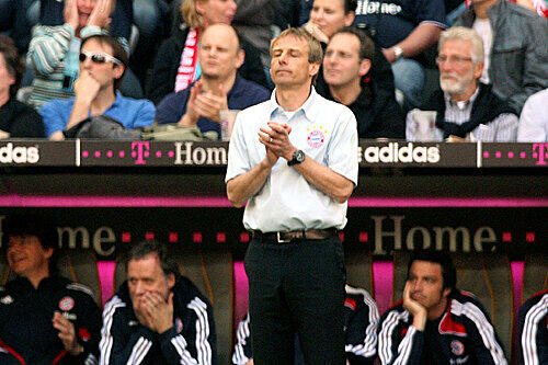Jürgen Klinsmann während der Begegnung gegen den FC Schalke.