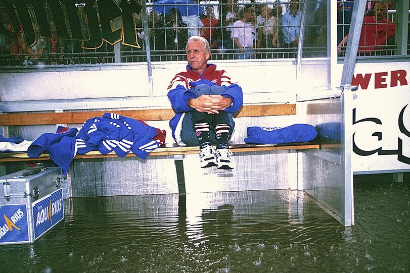 GIOVANNI TRAPATTONI (57), vom 1. Juli 1996 bis 30. Juni 1998. Titel: eine Meisterschaft, ein Pokalsieg, ein Ligapokal-Sieg. Bilanz: Willkommen zurück der &bdquo;Persona gratissima&ldquo; (Kalle über Trap). Nun klappt&rsquo;s auch mit der Sprache. Flasche leer, Titelvitrine voller. Ehrenwerter Abgang.