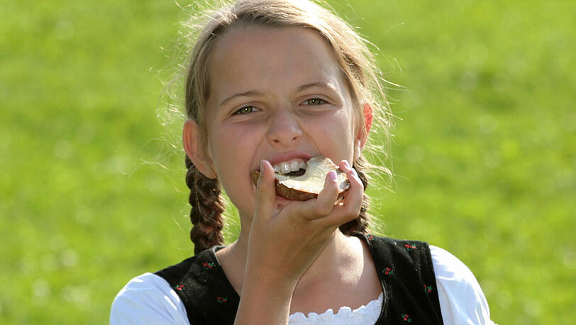 An Guadn! Der Tag des deutschen Butterbrotes findet immer am letzten Freitag im September statt und ist von der Marketing-Gesellschaft der deutschen Agrarwirtschaft (CMA) ins Leben gerufen worden. An Guadn! Der Tag des deutschen Butterbrotes findet immer am letzten Freitag im September statt und ist von der Marketing-Gesellschaft der deutschen Agrarwirtschaft (CMA) ins Leben gerufen worden.
