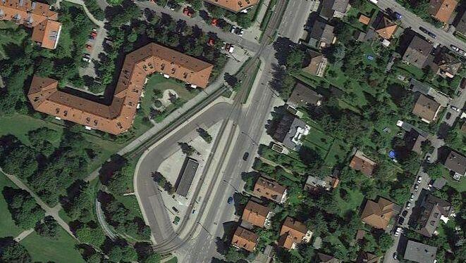 Die Trambahn-Umkehrschleife an der St.-Veit-Straße. Die Trambahn-Umkehrschleife an der St.-Veit-Straße.