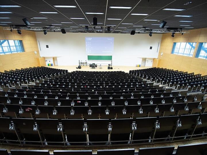 Die Hörsäle sind leer und vielen Studierenden sind die Nebenjobs weggebrochen. Die Grünen fordern für Studierende in der Corona-Krise unbürokratische Hilfe.