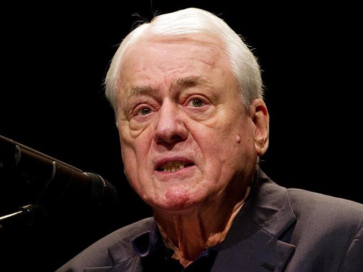 Der Filmemacher und Produzent Alexander Kluge. Foto: Peter Kneffel/dpa/Archivbild