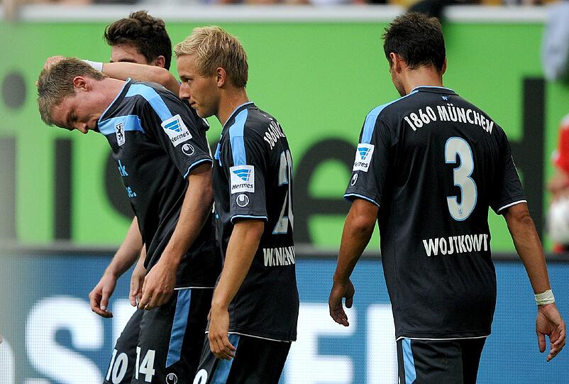 Grzegorz Wojtkowiak, Note 4
Begann statt Volz rechts hinten. Starker, weil weiter Einwurf vor dem 1:0. Hinten mit mehr Schatten als Licht. Hatte seine liebe Müh und Not mit den schnellen Bolly und Bellinghausen.