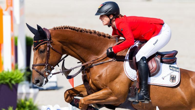Legte in Rotterdam einen starken Start hin: Simone Blum. Legte in Rotterdam einen starken Start hin: Simone Blum.